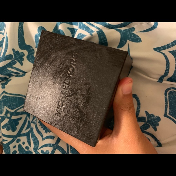 Gold MK watch - Picture 4 of 4